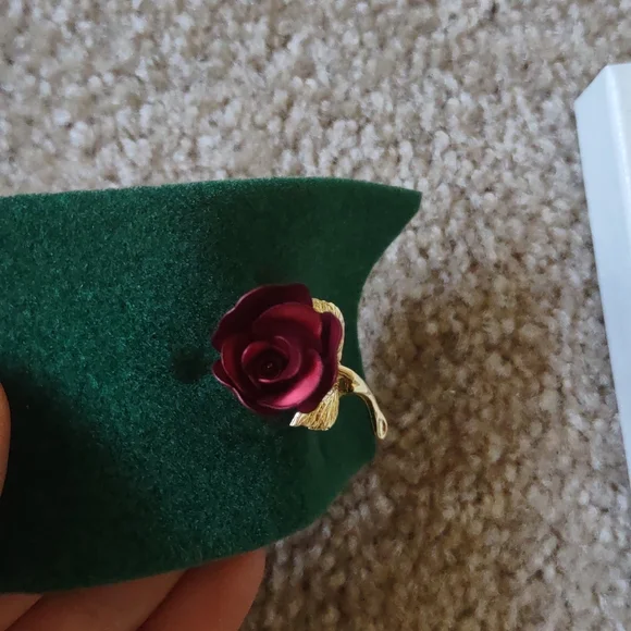 Giovanni Jewelry rose pin - Picture 3 of 6